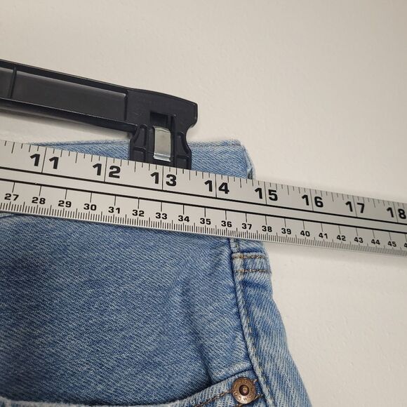 Levi’s 501 high-rise denim shorts frayed light wash button-fly Size 28 - Picture 8 of 10